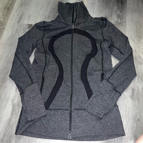 Lululemon grey and black jacket with turtleneck and zipup pockets - Picture 2 of 9